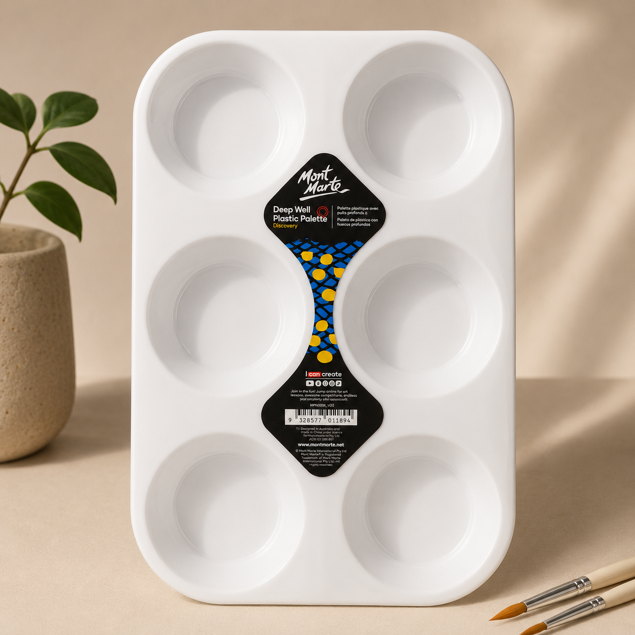 Mont Marte deep well plastic palette for mixing acrylic and watercolour paints