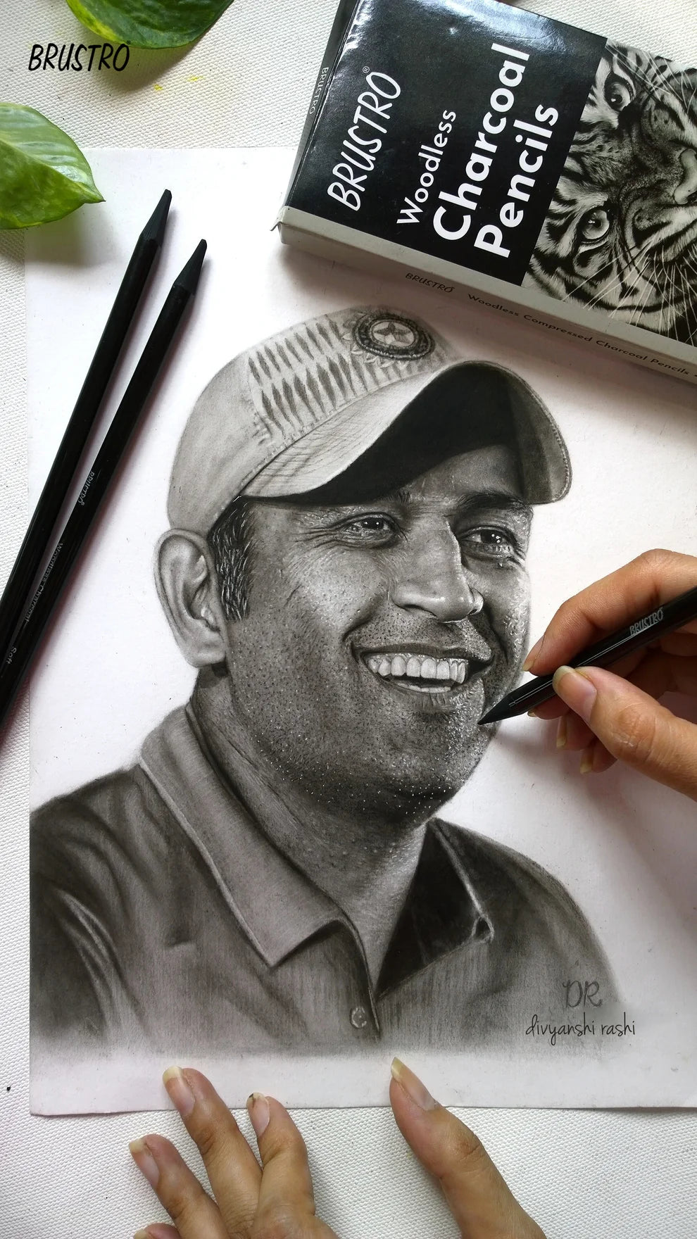 BRUSTRO WOODLESS CHARCOAL PENCILS-SET OF-6  